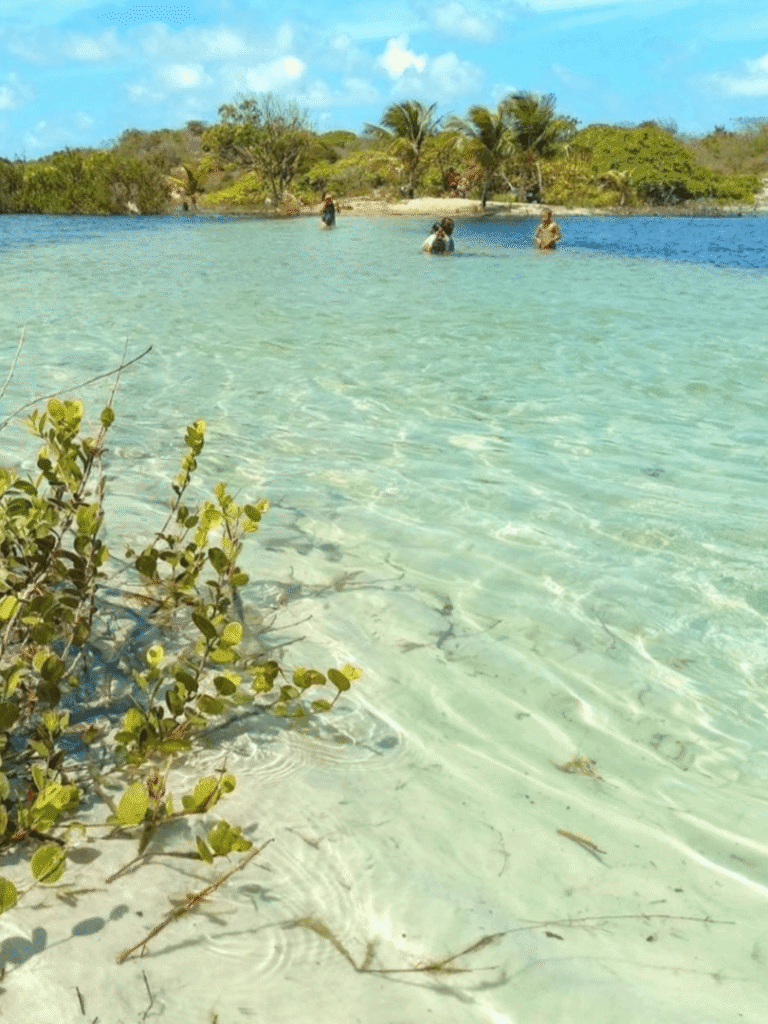 Lagoas de água cristalina feito de 4x4 no Litoral Norte de Natal